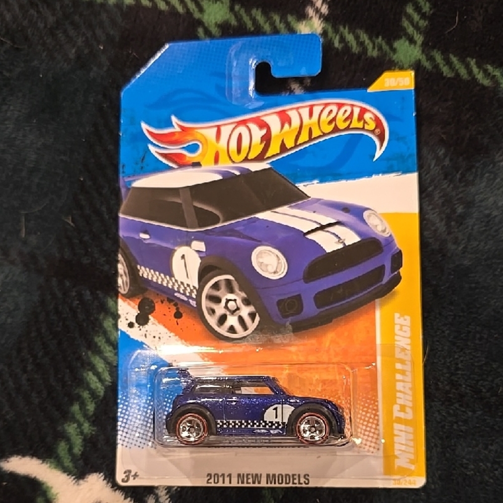 2011 Hot Wheels MINI CHALLENGE Blue 30/244 GREAT CARD New Models REDLINES